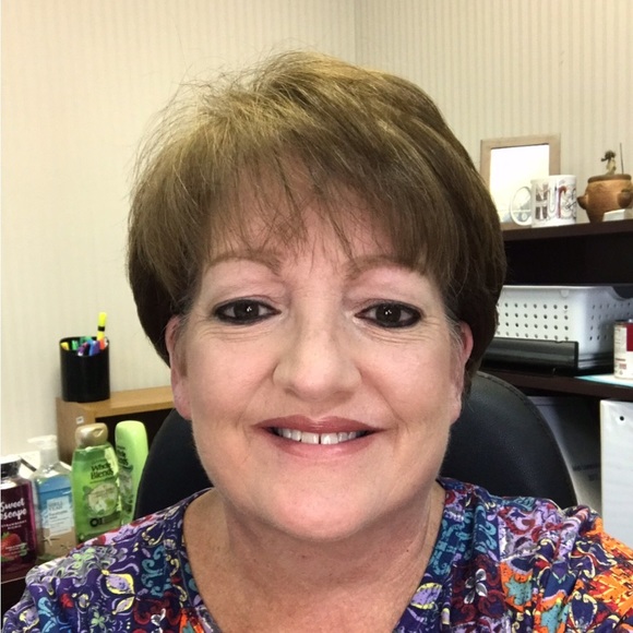 Meet your Posher, Laurie - Picture 1 of 1